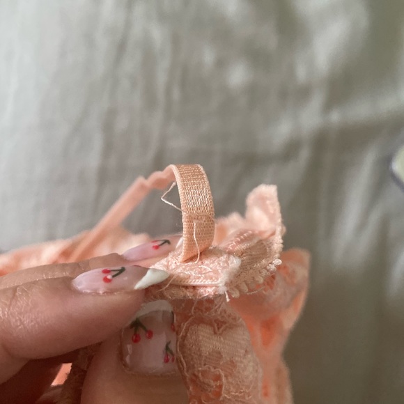 🚨 NWT 🚨 Guess Lace Top - Picture 7 of 7